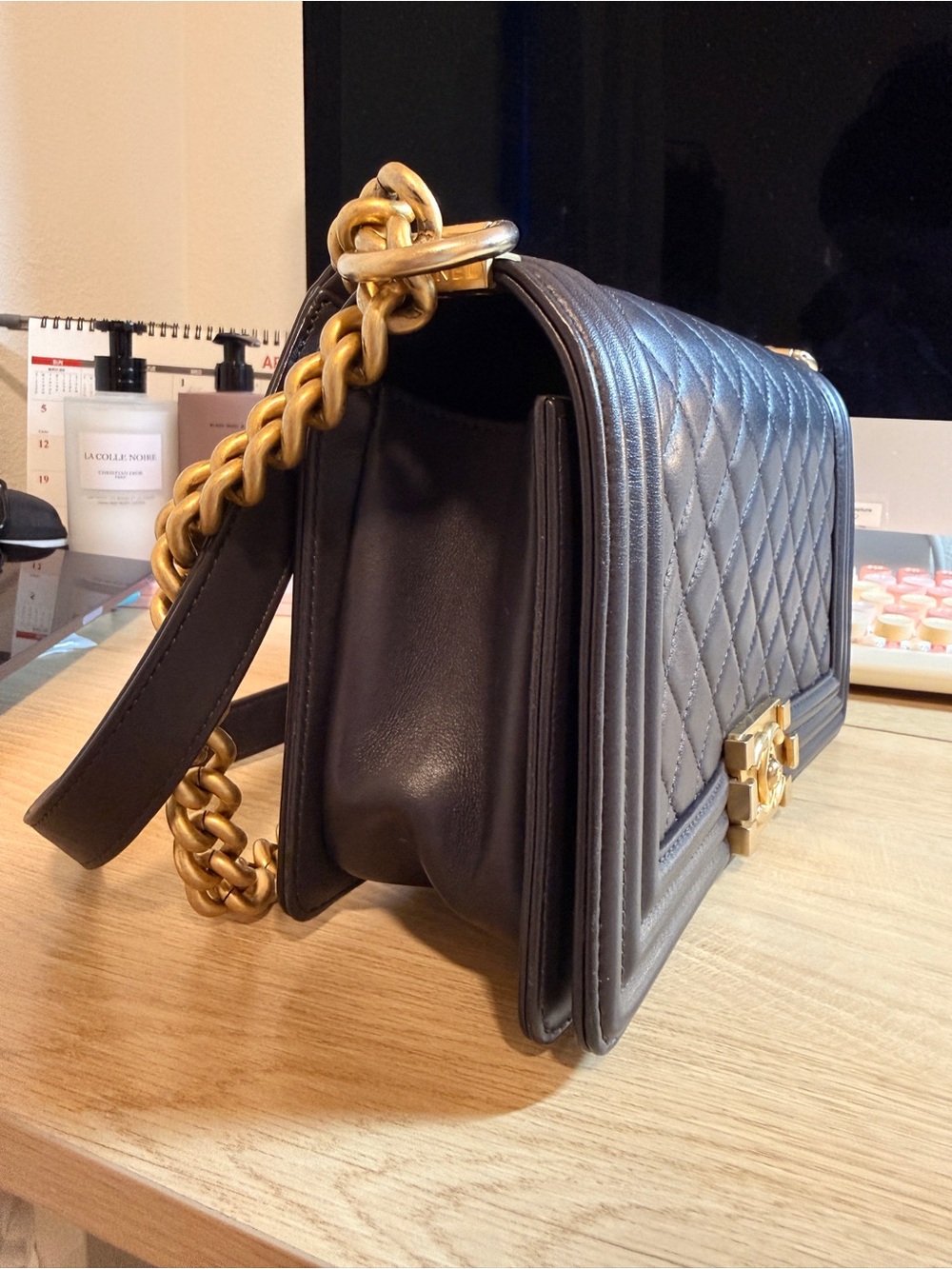 CHANEL Leboy Shoulder Bag in dark purple with Gold Hardware - Picture 2 of 12